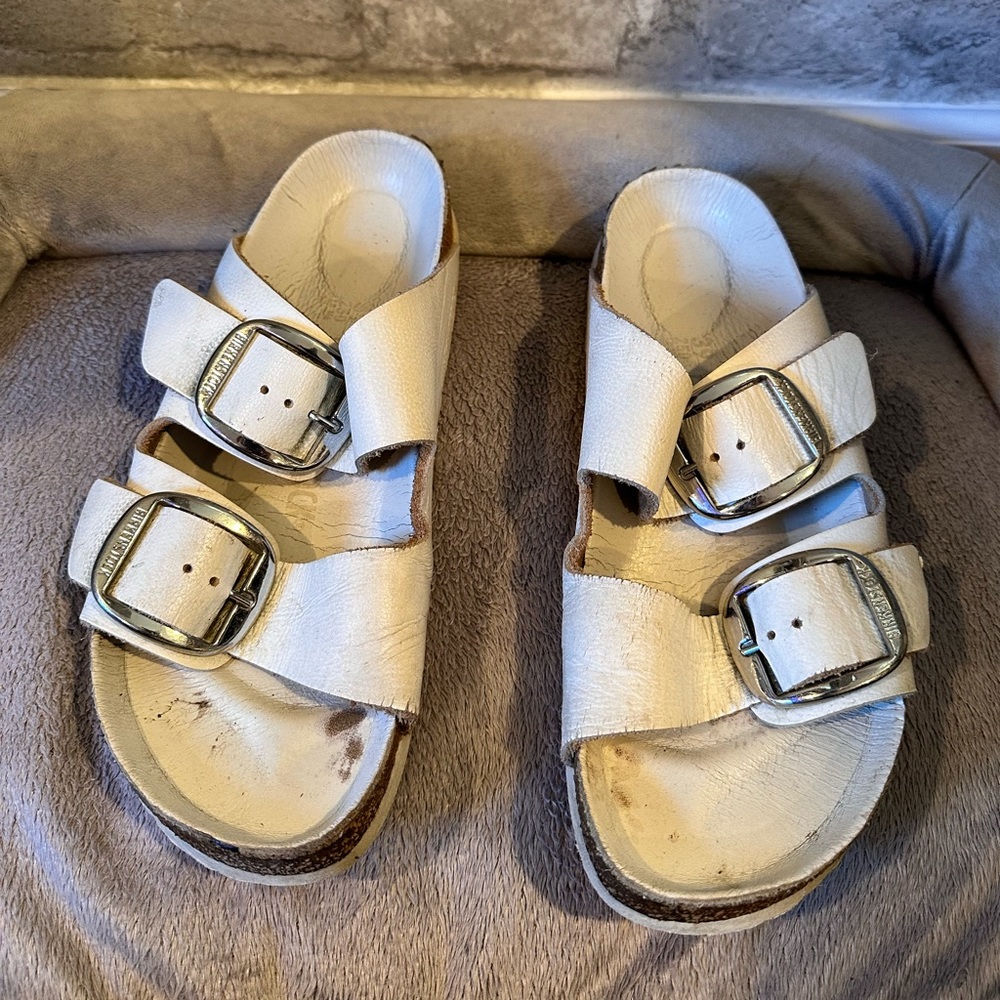 Arizona Big Buckle Sandal in White BIRKENSTOCK size 39